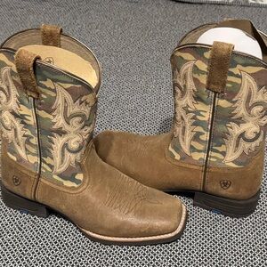 Ariat Kids' Tan and Camouflage Boots